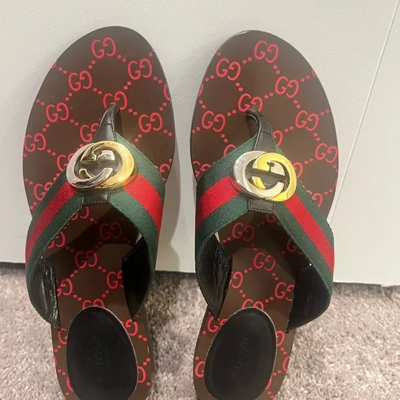 Gucci Women's Sandals with Green and Red Straps..like new! I wore it two times. - Picture 4 of 8